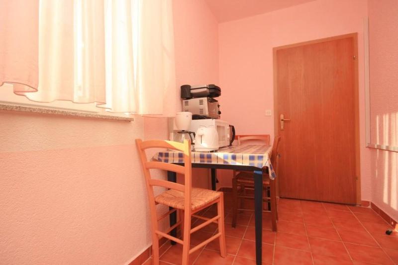 Three-Bedroom Apartment with Terrace and Sea View image 3