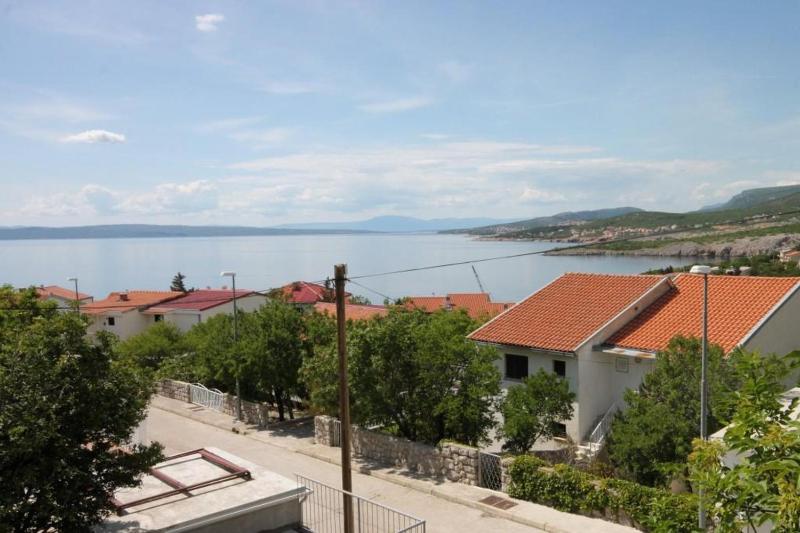 Three-Bedroom Apartment with Terrace and Sea View image 1