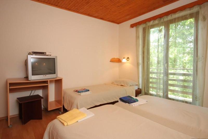 Triple Room with Balcony image 3