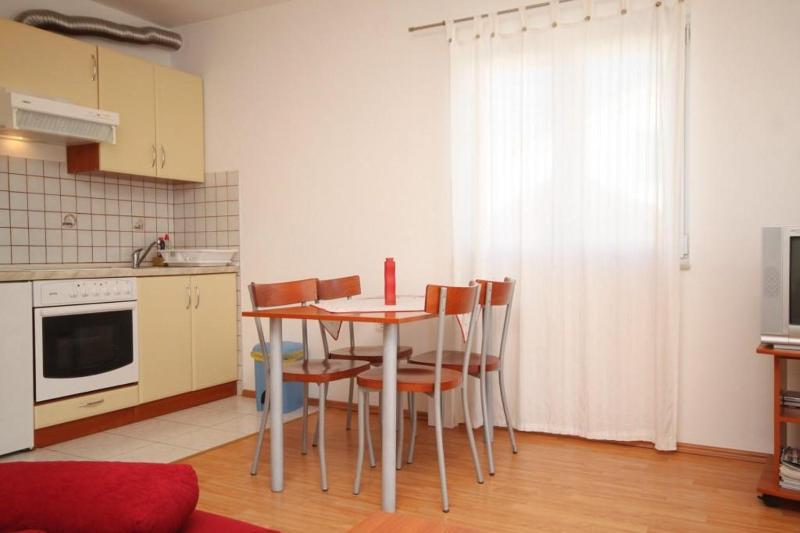 One-Bedroom Apartment with Terrace and Sea View image 3