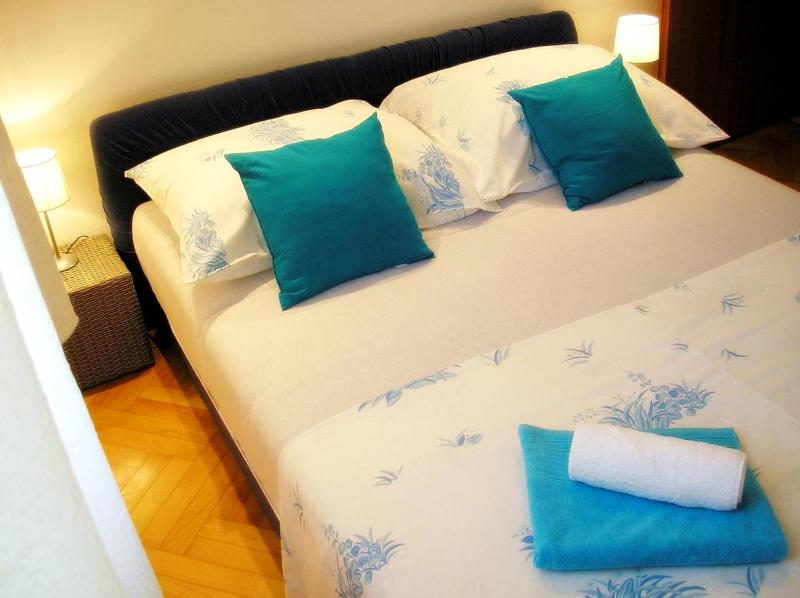 One-Bedroom Apartment with Balcony image 3