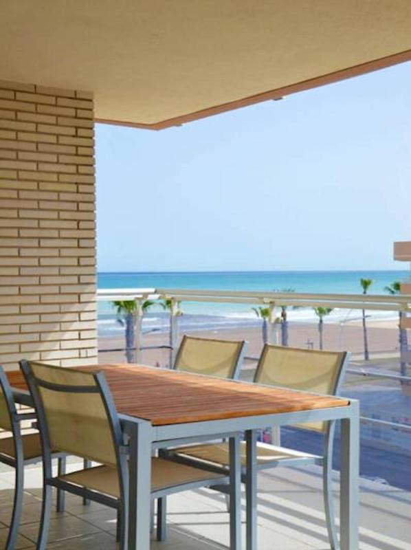 Apartment with Sea View image 3