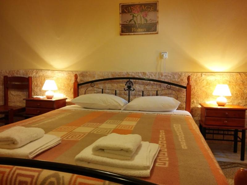 Double or Twin Room image 4