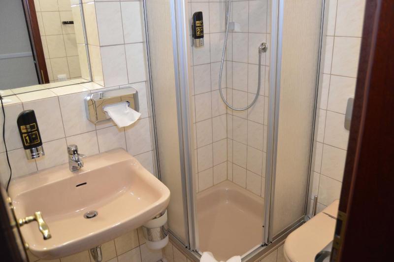 Standard Single Room image 3