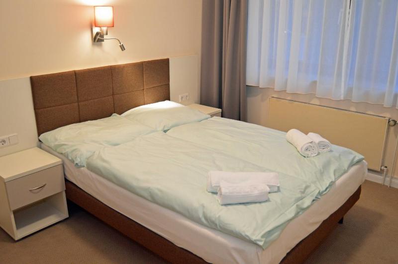 Economy Double Room image 3