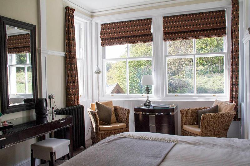 Main House Room with Garden View image 4