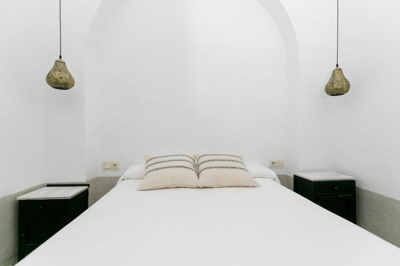 Double Room with Shared Bathroom image 3