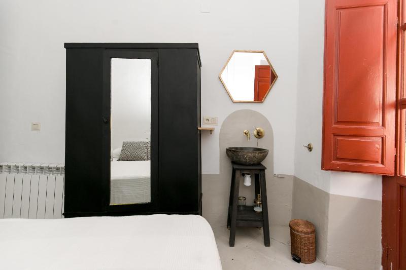Double Room with Shared Bathroom image 4