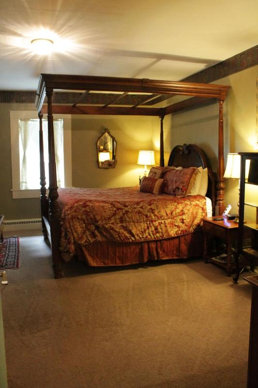 Deluxe King Room image 4
