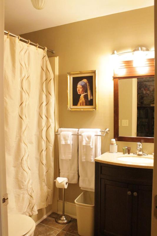 Deluxe King Room image 2