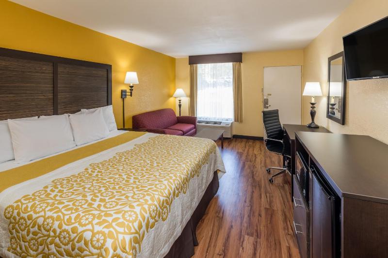 King Room - Non-Smoking image 2