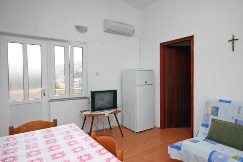One-Bedroom Apartment with Terrace and Sea View image 2