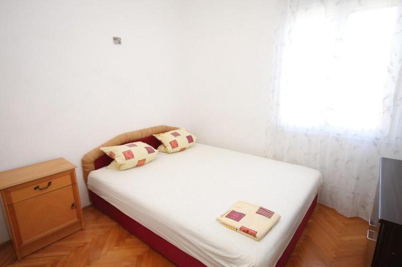 Three-Bedroom Apartment with Terrace and Sea View image 3