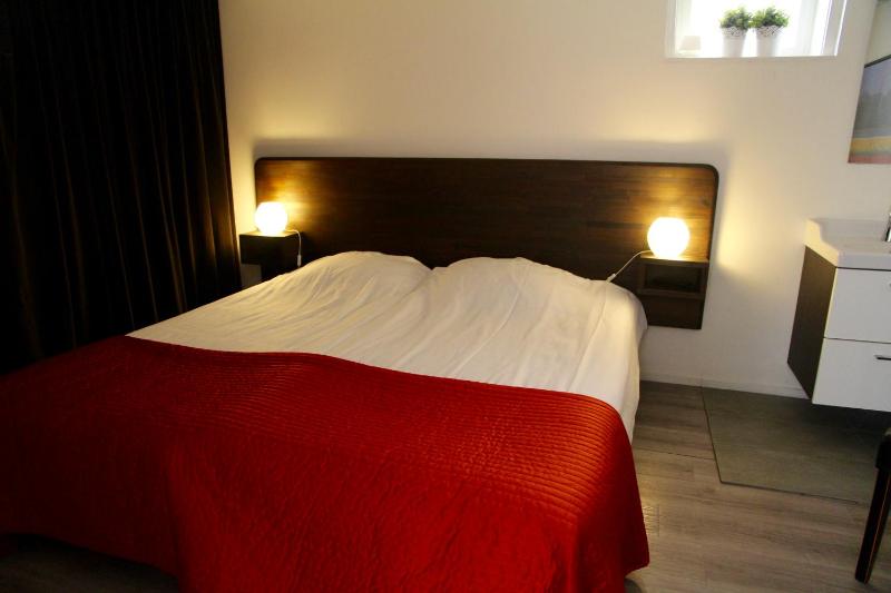 Budget Twin Room image 4