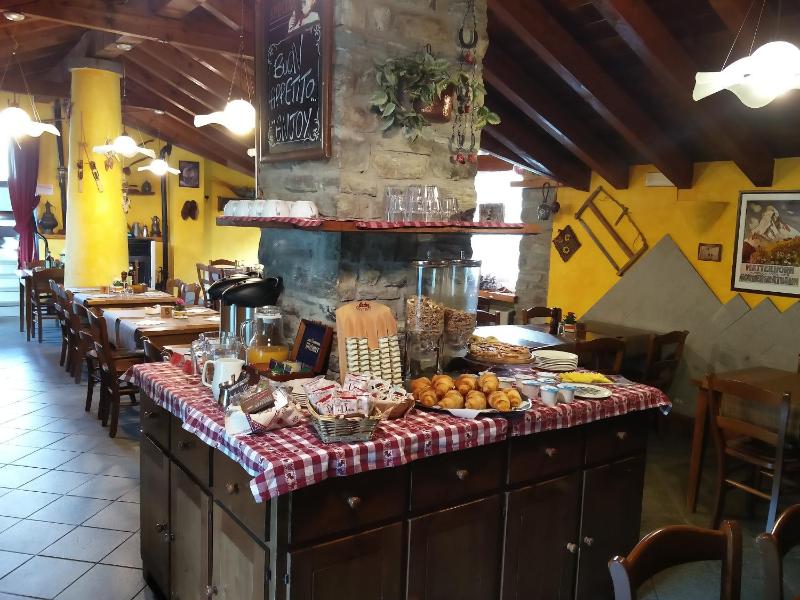 Double or Twin Room with Mountain View image 4