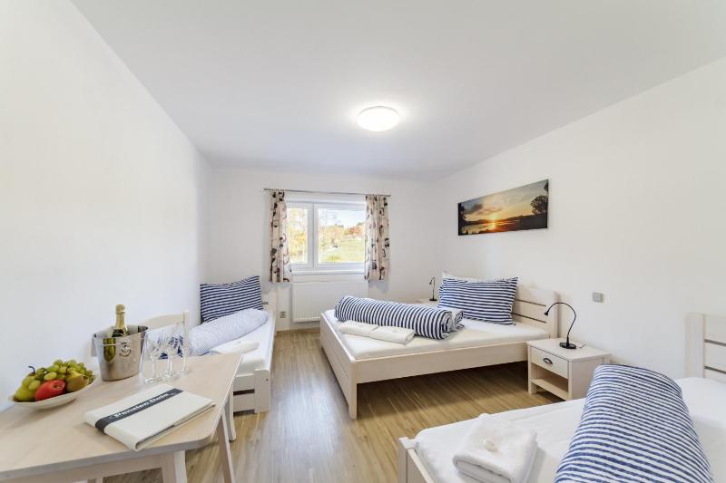 Quadruple Room with Lake View image 4
