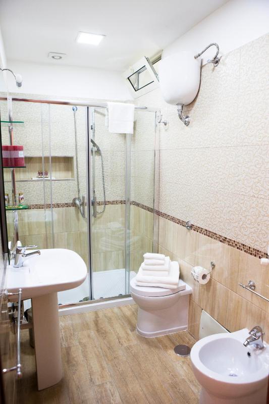 Deluxe Double Room with Balcony image 4
