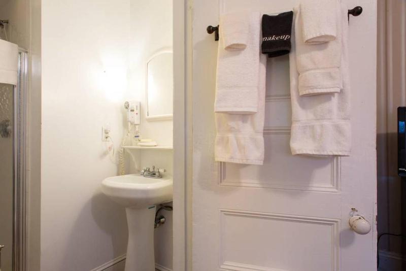 King or Twin Room with Private Bathroom #14 image 4