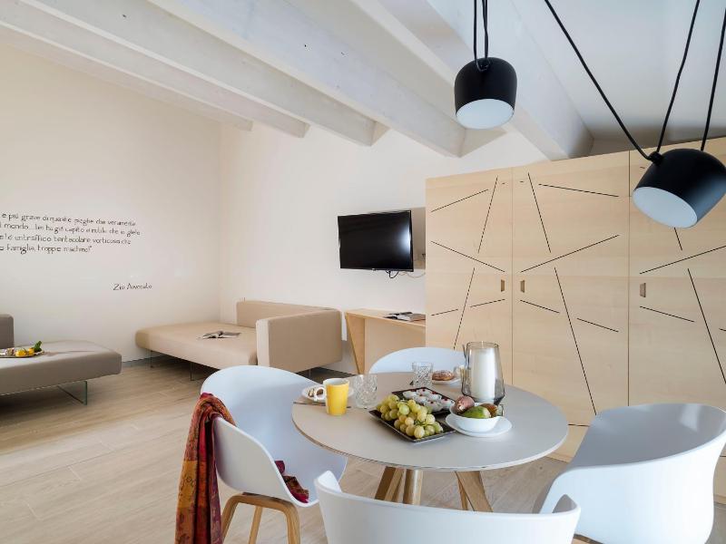 Standard Suite image 3