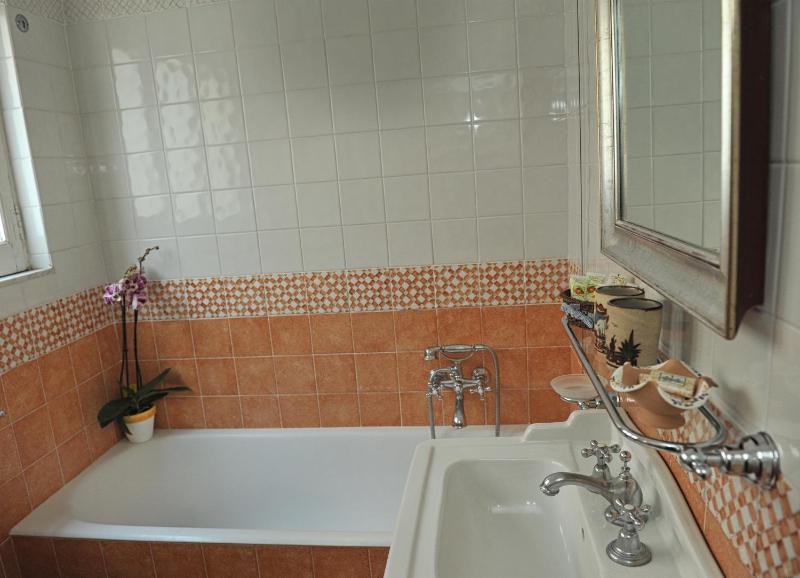 Double Room with Sea View image 4