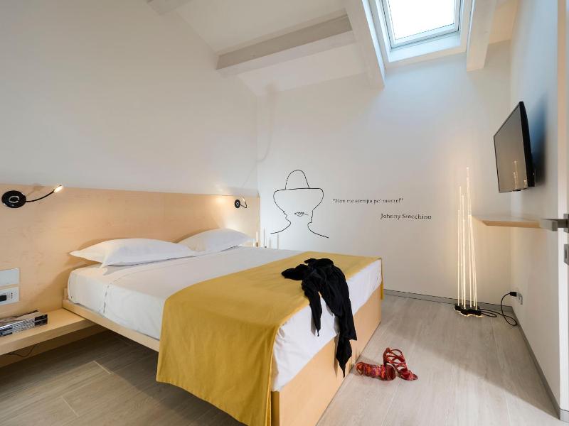 Standard Suite image 4