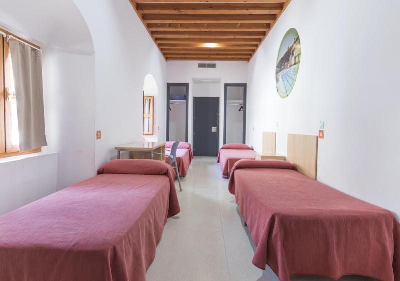 Triple Room with Private Bathroom image 2