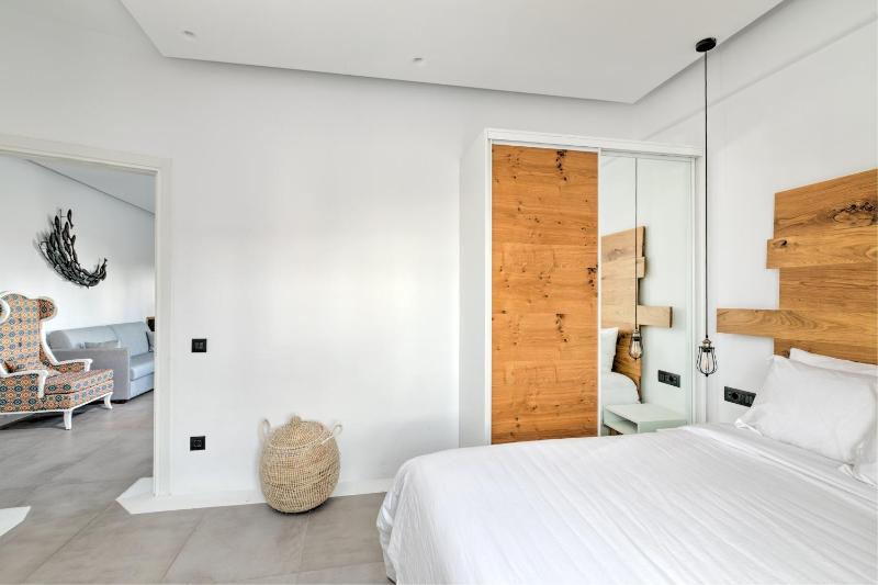 Deluxe Two Bedrooms Suite image 4