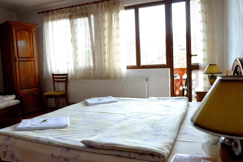 Double Room with Extra Bed image 4