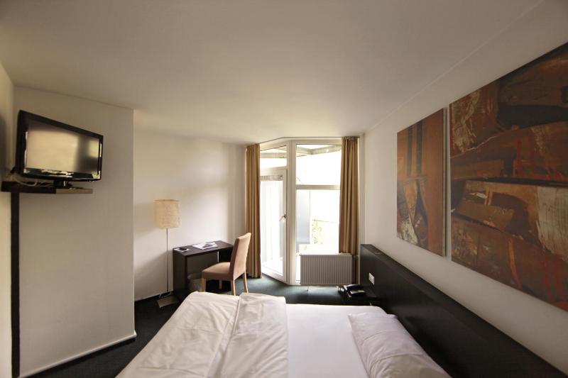 Budget Single Room image 4