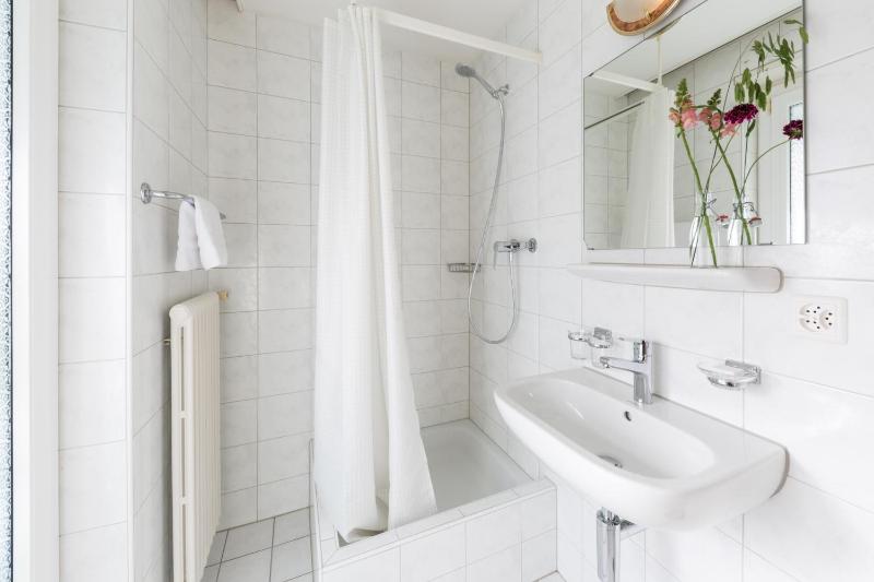 Budget Double Room with Bunk Bed and with Private Bathroom image 4