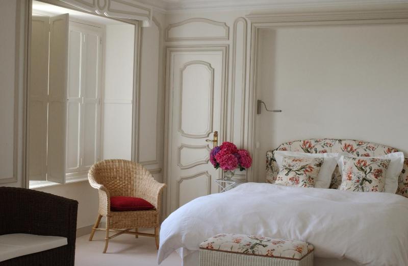 King Room with Mountain View image 1