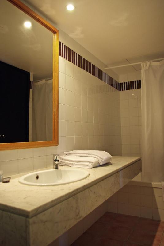 Three-Bedroom Apartment (6 Adults) image 2