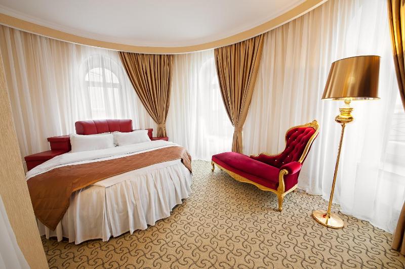 Suite with Swimming Pool Access image 3