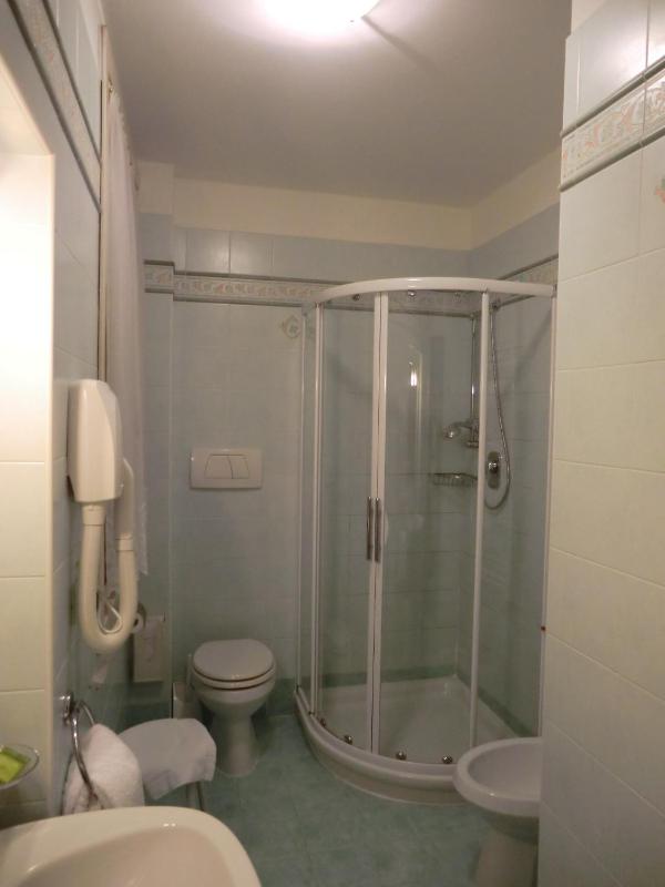 Economy Double Room image 4