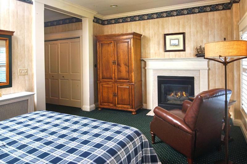 Superior Queen Room image 2