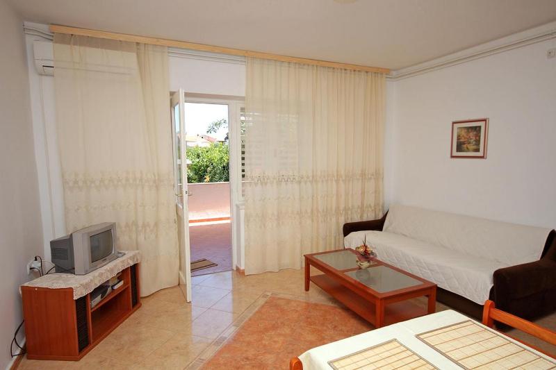 One-Bedroom Apartment with Terrace image 3