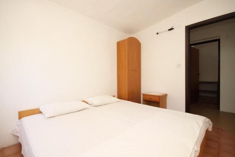 Three-Bedroom Apartment with Terrace and Sea View image 1