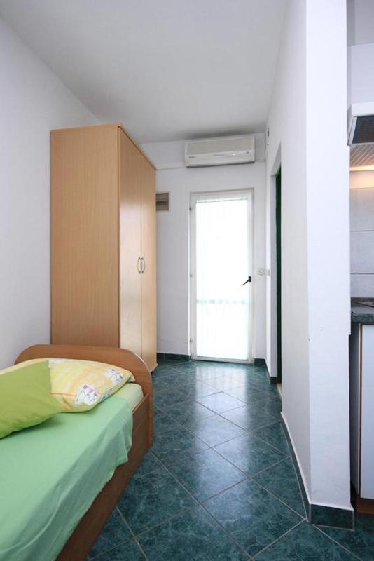 Studio with Terrace image 1