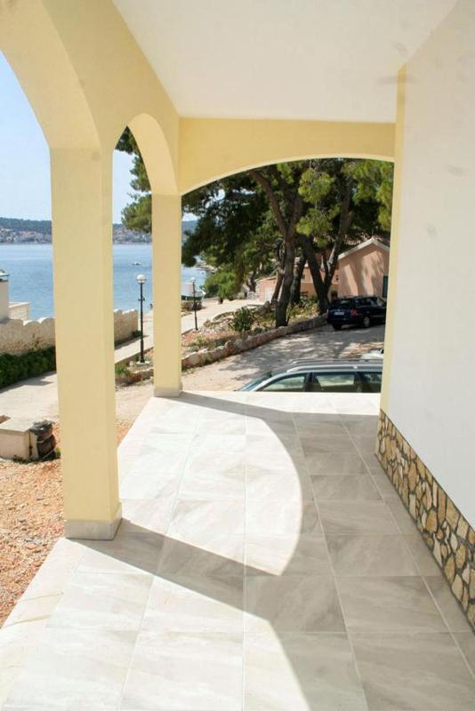 Two-Bedroom Apartment with Terrace and Sea View image 3
