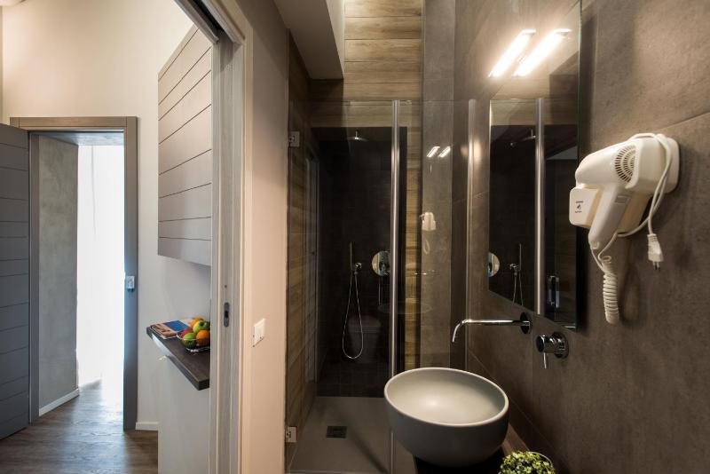 Standard Single Room image 4