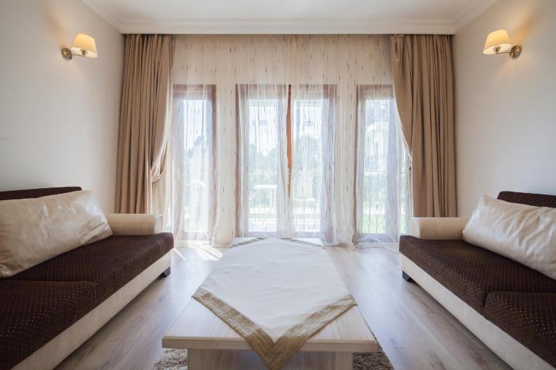 Deluxe Family Room image 1
