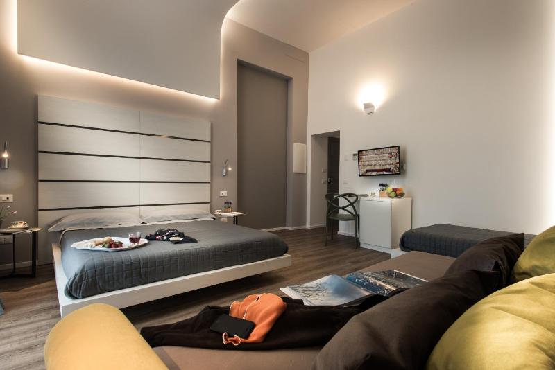 Deluxe Quadruple Room With Balcony image 3