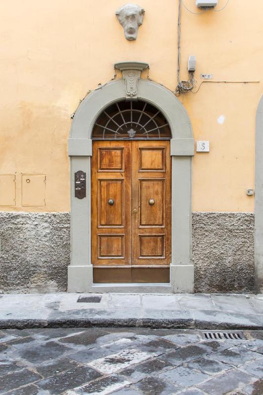 Santa Croce apartment - image 9