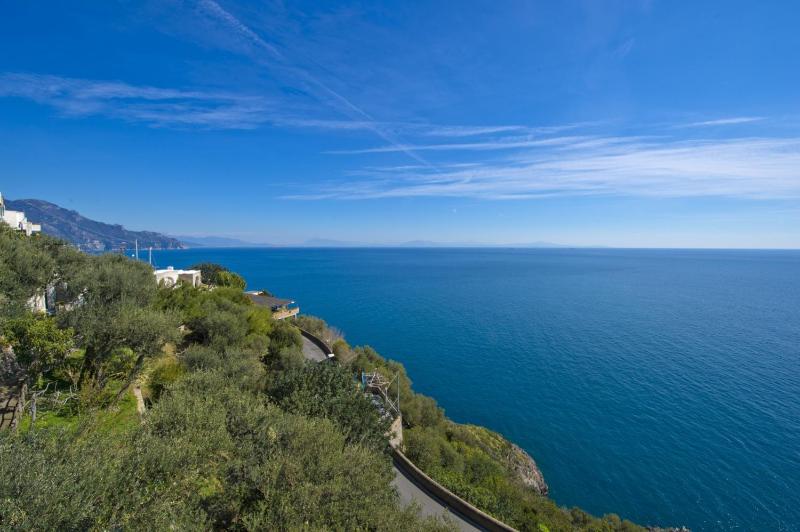 Apartment with Sea View image 2