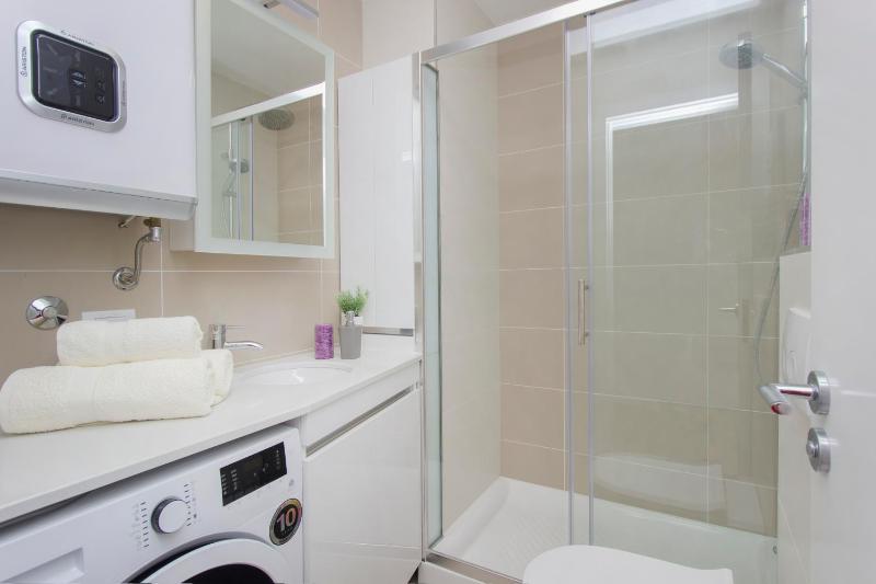 Superior Two-Bedroom Apartment with Terrace and Sea View image 4