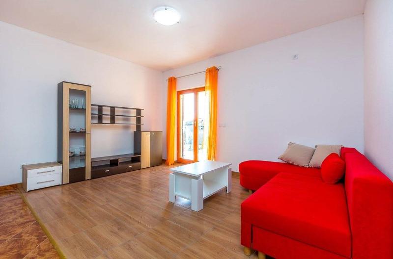 Six-Bedroom Villa  image 3