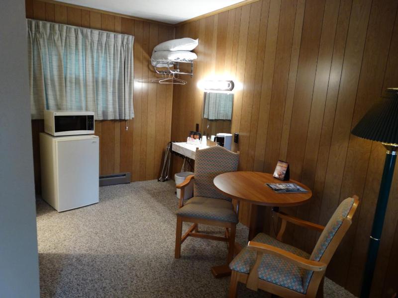 Queen Room image 4