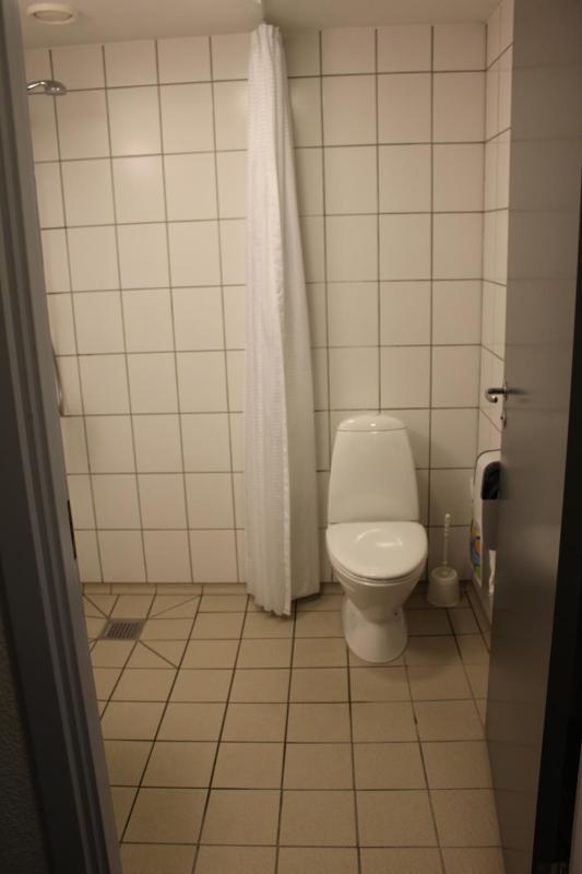 Twin Room image 4
