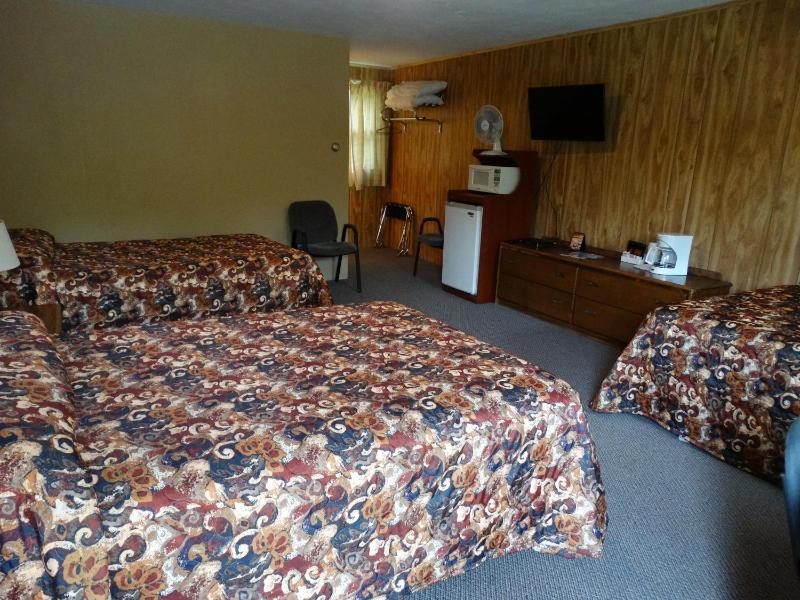 Classic Triple Room image 2