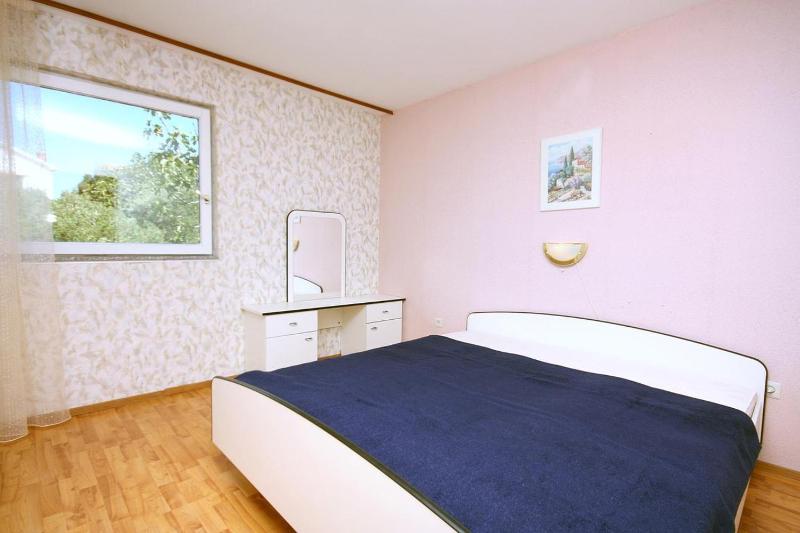 One-Bedroom Apartment with Terrace and Sea View image 3